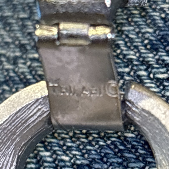 Vintage signed  Trifari gold and silver colored bracelet - Picture 7 of 9